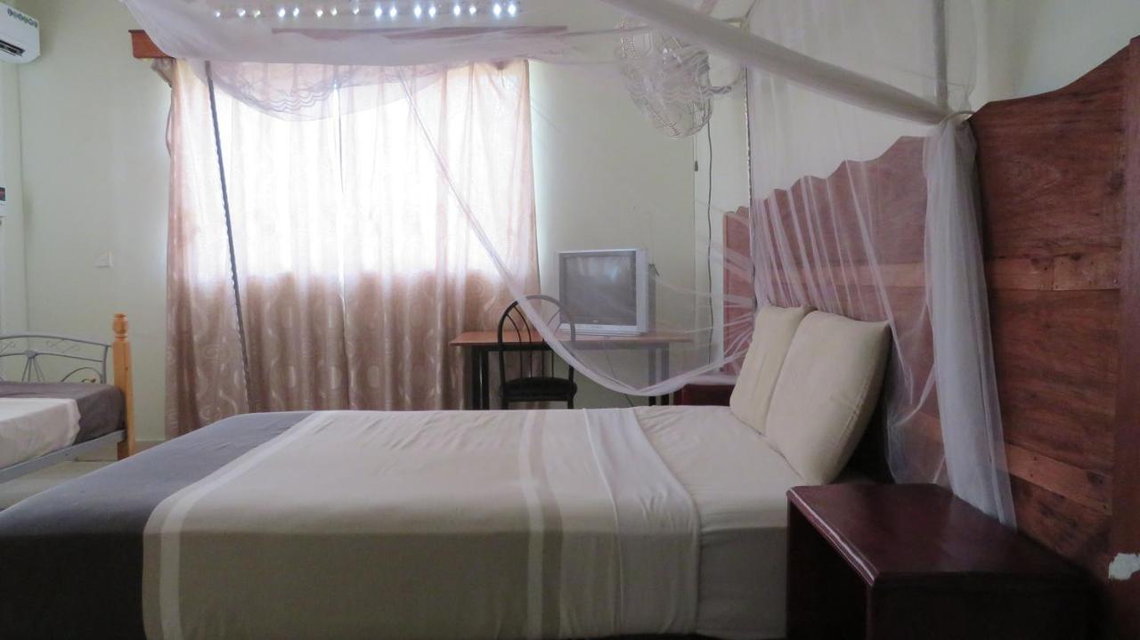 Global Village Hotel Pakwach Kültér fotó