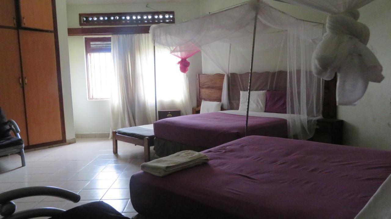 Global Village Hotel Pakwach Kültér fotó