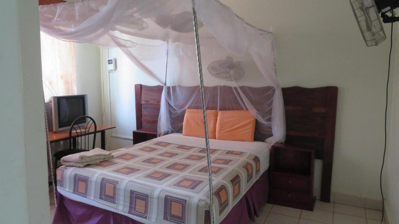 Global Village Hotel Pakwach Kültér fotó